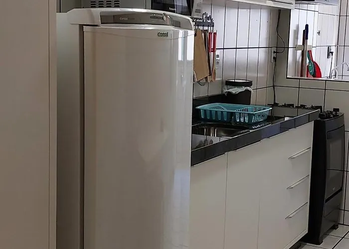 Apto Na Quadra Do Mar Em Meia Praia Itapema, 2 Dorm, 6 Pessoas