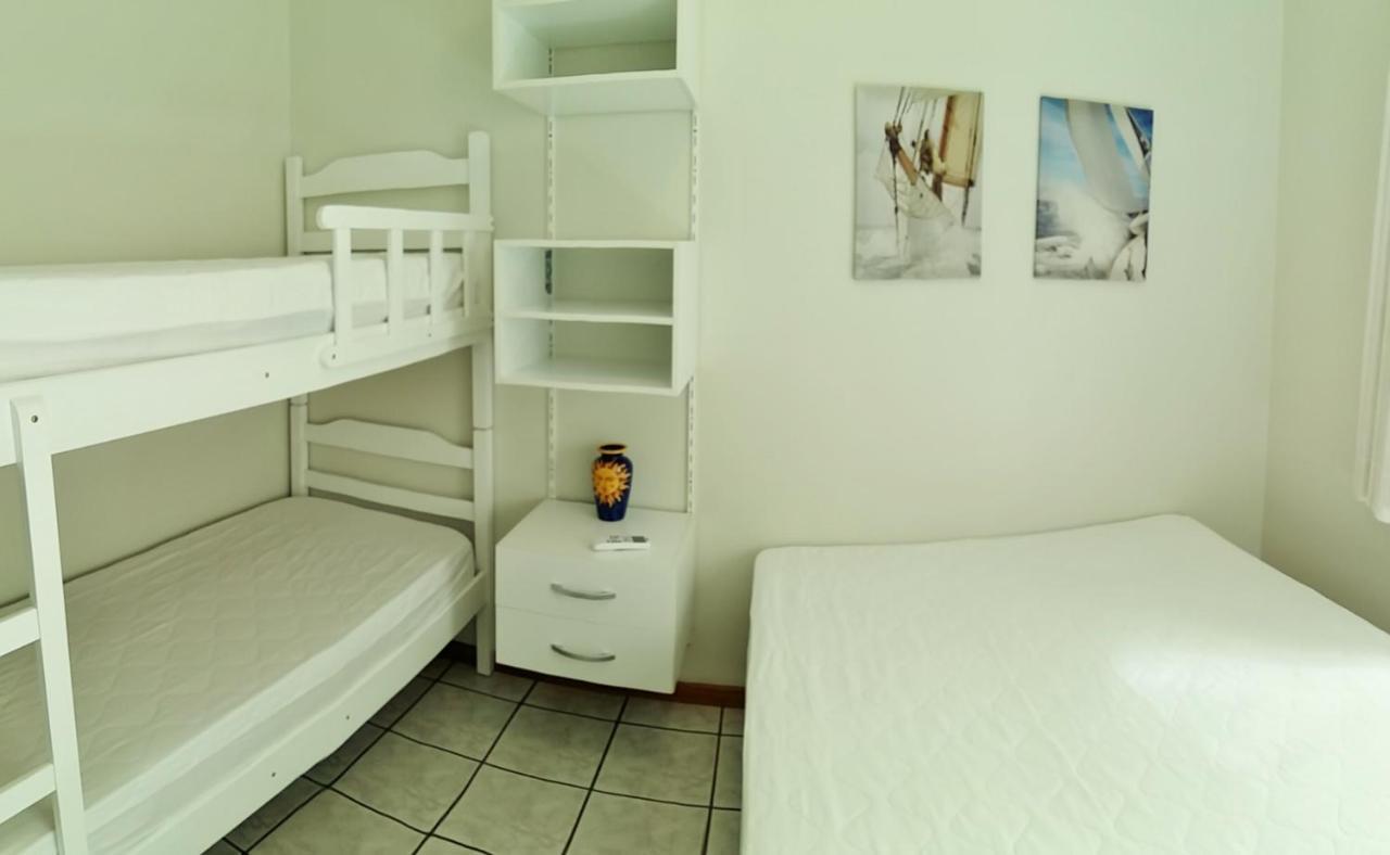 Apto Na Quadra Do Mar Em Meia Itapema, 2 Dorm, 6 Pessoas Apartment *